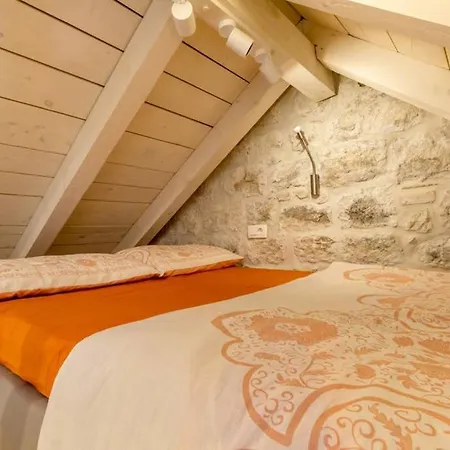 Romantic In Center Appartement