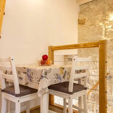 Romantic In Center Appartement