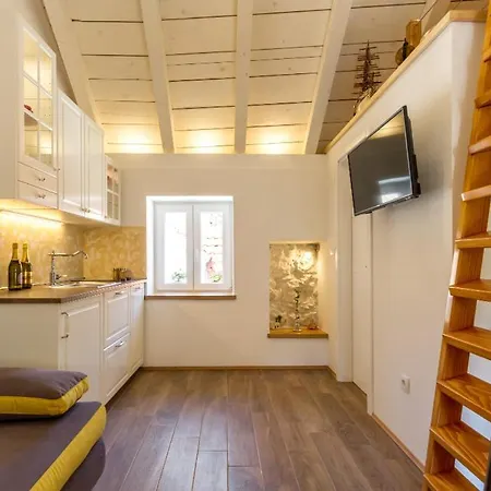 Apartment Romantic In Center