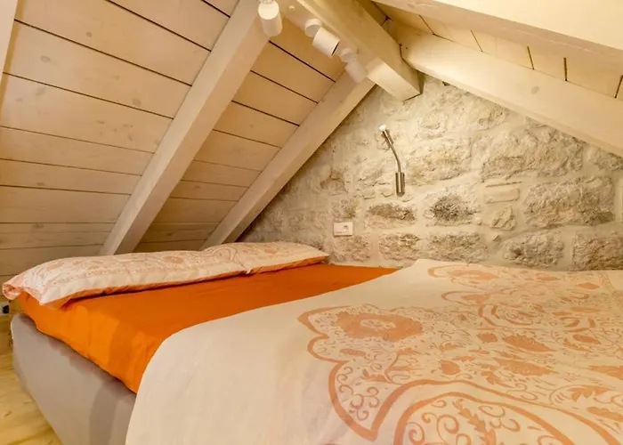 Romantic In Center Apartment