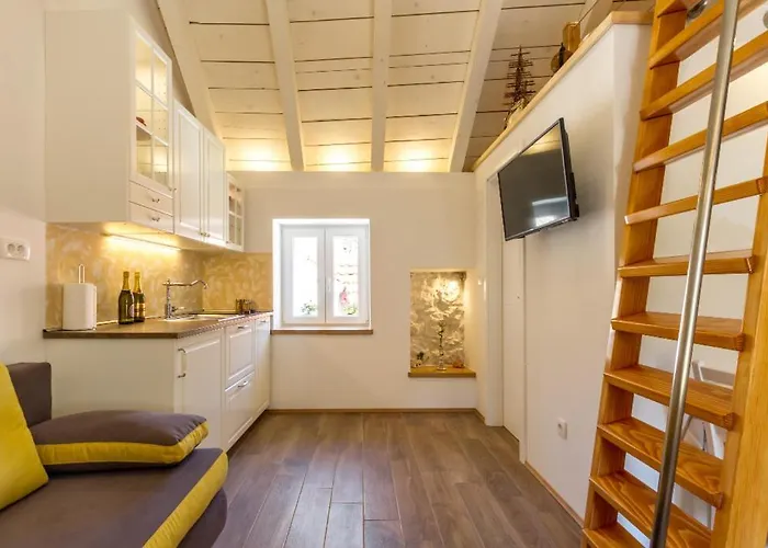 Apartment Romantic In Center