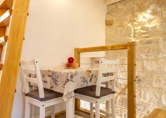 Romantic In Center Apartment